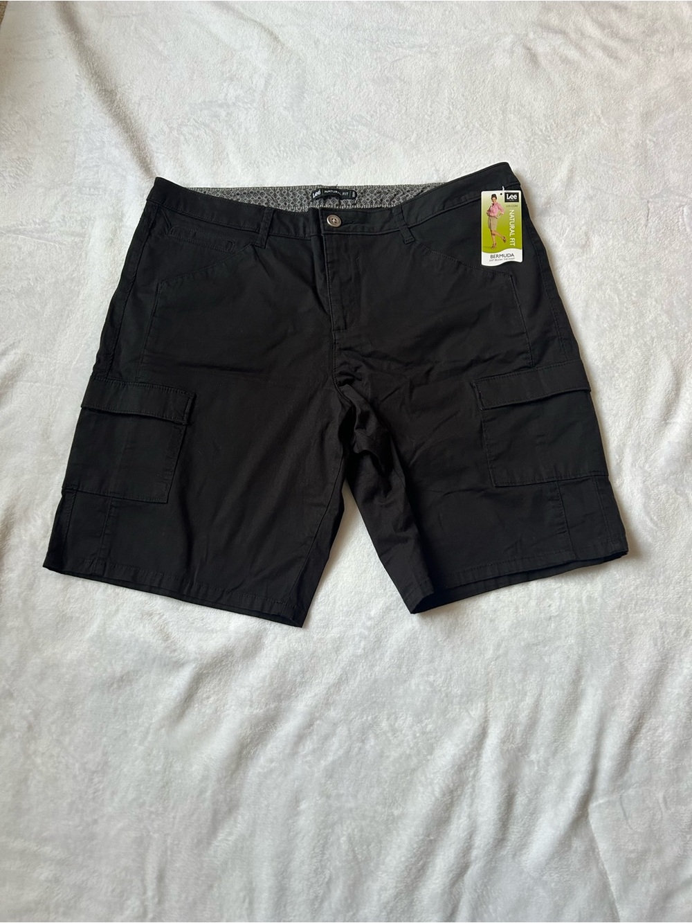 Lee Womenโs Natural Fit Bermuda Cargo Shorts Black Size 16 Medium NWT